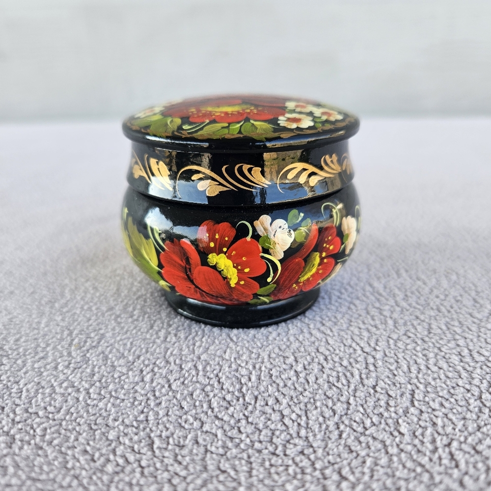 Handcrafted Ukraine Wood Lacquer Small Trinket Box Black Red Floral Storage 2"